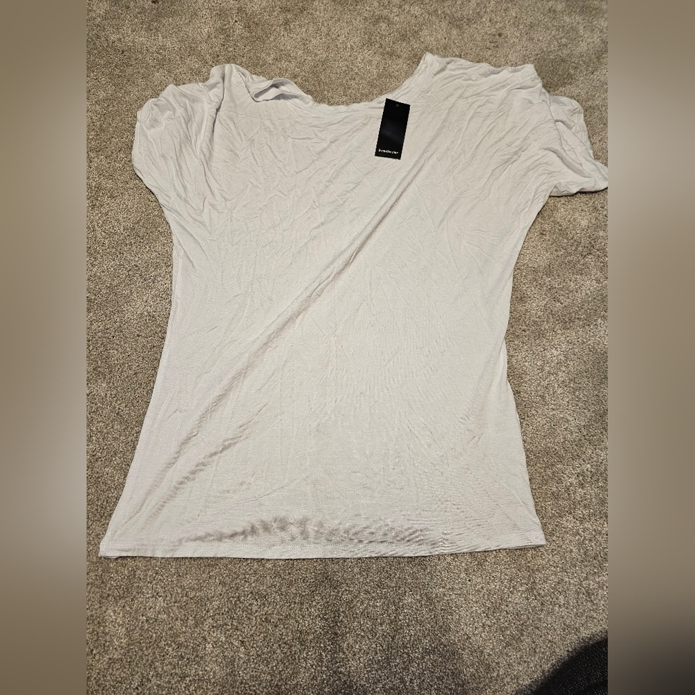 White tshirt size l